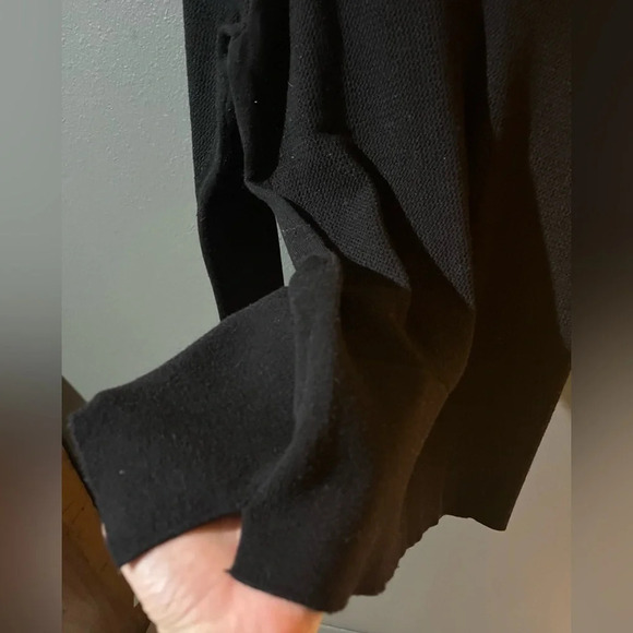 Peter Nygard black top - Picture 3 of 5